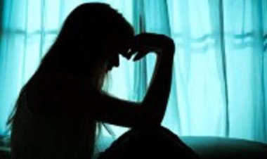 14 வயது மகளின் நிர்வாணப் புகைப்படங்களை விற்க முயன்ற தந்தையை வெட்டிக் கொன்ற தாய்!