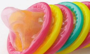 நூற்றுக்கணக்கான ஆணுறைகளை அள்ளிச்சென்றது  யார்?